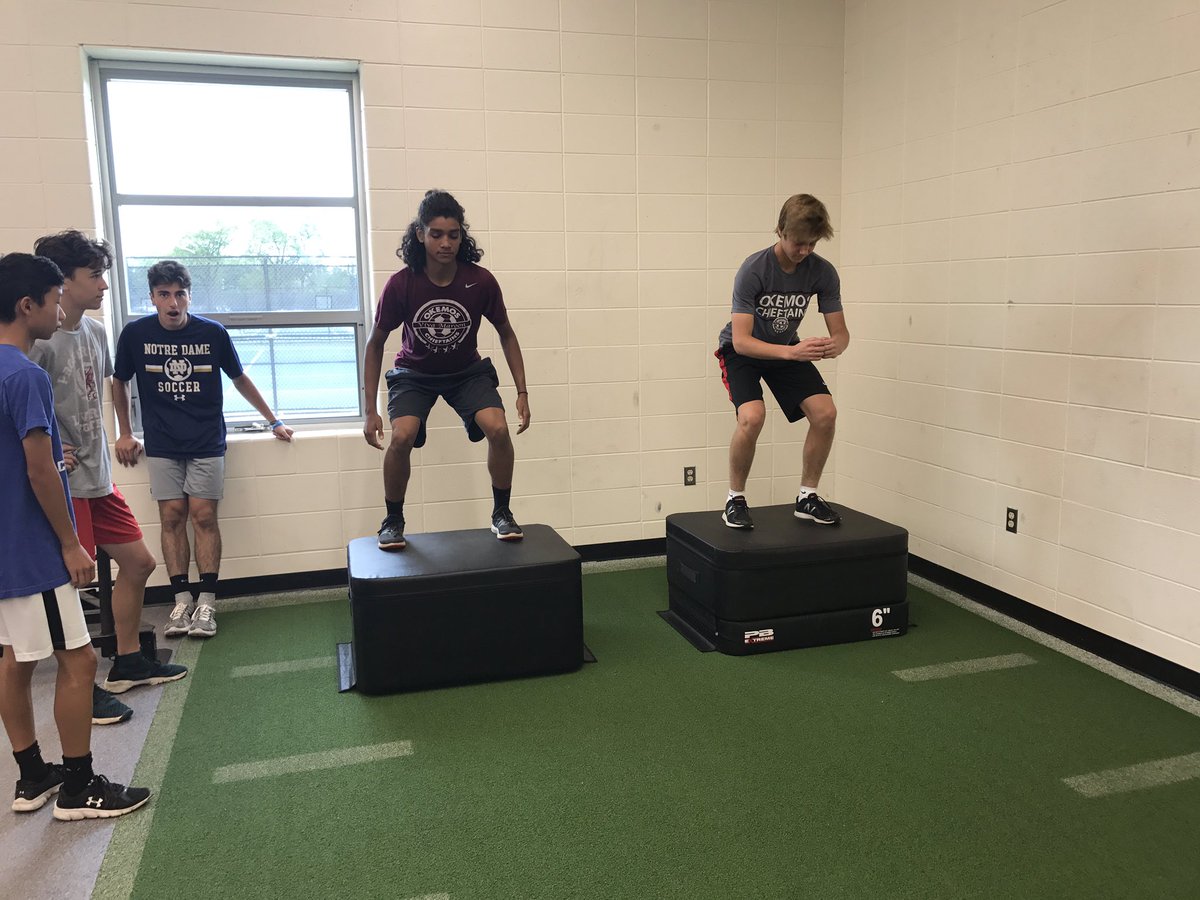 OHSstrength's tweet photo. Thanks to the amazing @ChiefsOAB for some new equipment. Our Student Athletes are using them everyday. #TRX #Boxjumps #HeavyDB #racks https://t.co/MYEoSnT1Cm