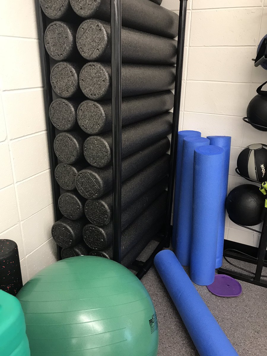 OHSstrength's tweet photo. Thanks to the amazing @ChiefsOAB for some new equipment. Our Student Athletes are using them everyday. #TRX #Boxjumps #HeavyDB #racks https://t.co/MYEoSnT1Cm