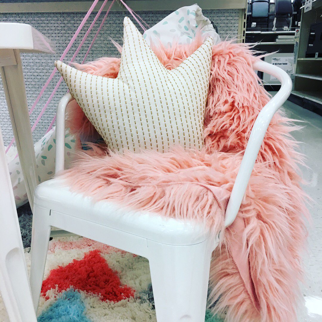 T2346vml's tweet photo. Every little princesses dream🌈💕 #T2346 #vmtl @k_richadson @OswaldDebbie @STYLEDBYVICTOR https://t.co/Aoed3UyBCd