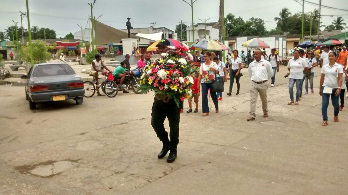 PoliciaDECOR's tweet photo. Con orgullo vivimos esta fiesta patria, desfile principal en las calles principales de #SnBernardo. Estamos #EnModopatrio 🇨🇴🇨🇴🇨🇴 https://t.co/3Kv7FwBjpW