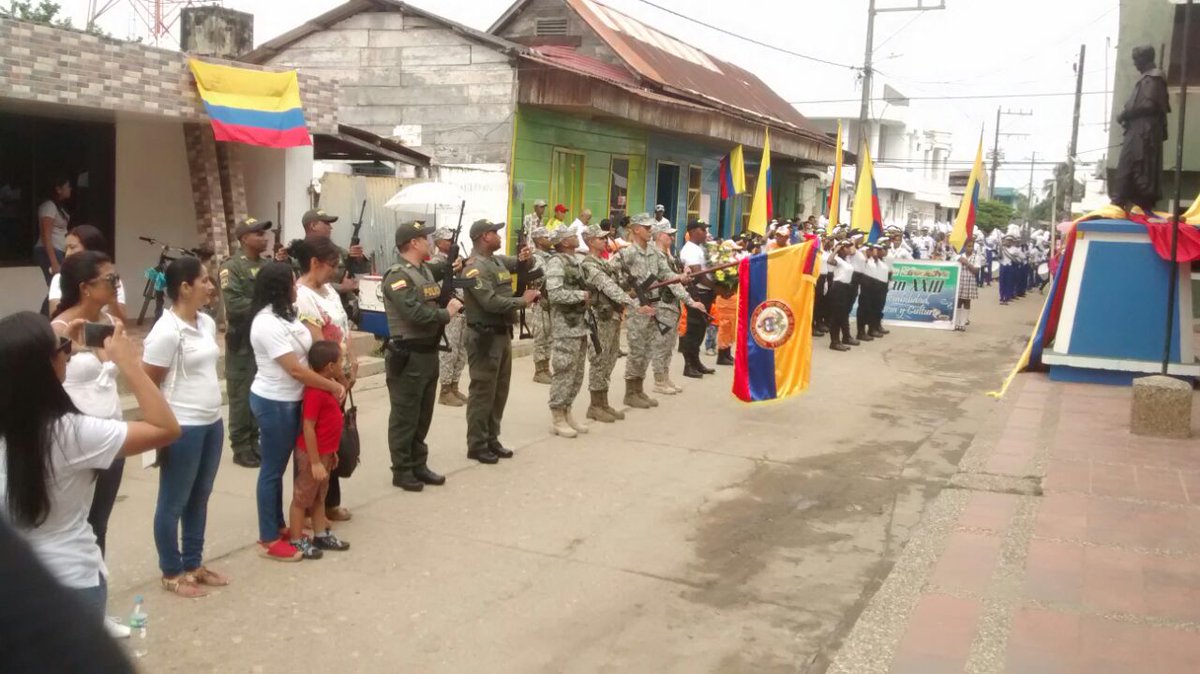 PoliciaDECOR's tweet photo. Con orgullo vivimos esta fiesta patria, desfile principal en las calles principales de #SnBernardo. Estamos #EnModopatrio 🇨🇴🇨🇴🇨🇴 https://t.co/3Kv7FwBjpW