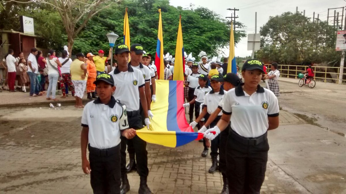 PoliciaDECOR's tweet photo. Con orgullo vivimos esta fiesta patria, desfile principal en las calles principales de #SnBernardo. Estamos #EnModopatrio 🇨🇴🇨🇴🇨🇴 https://t.co/3Kv7FwBjpW