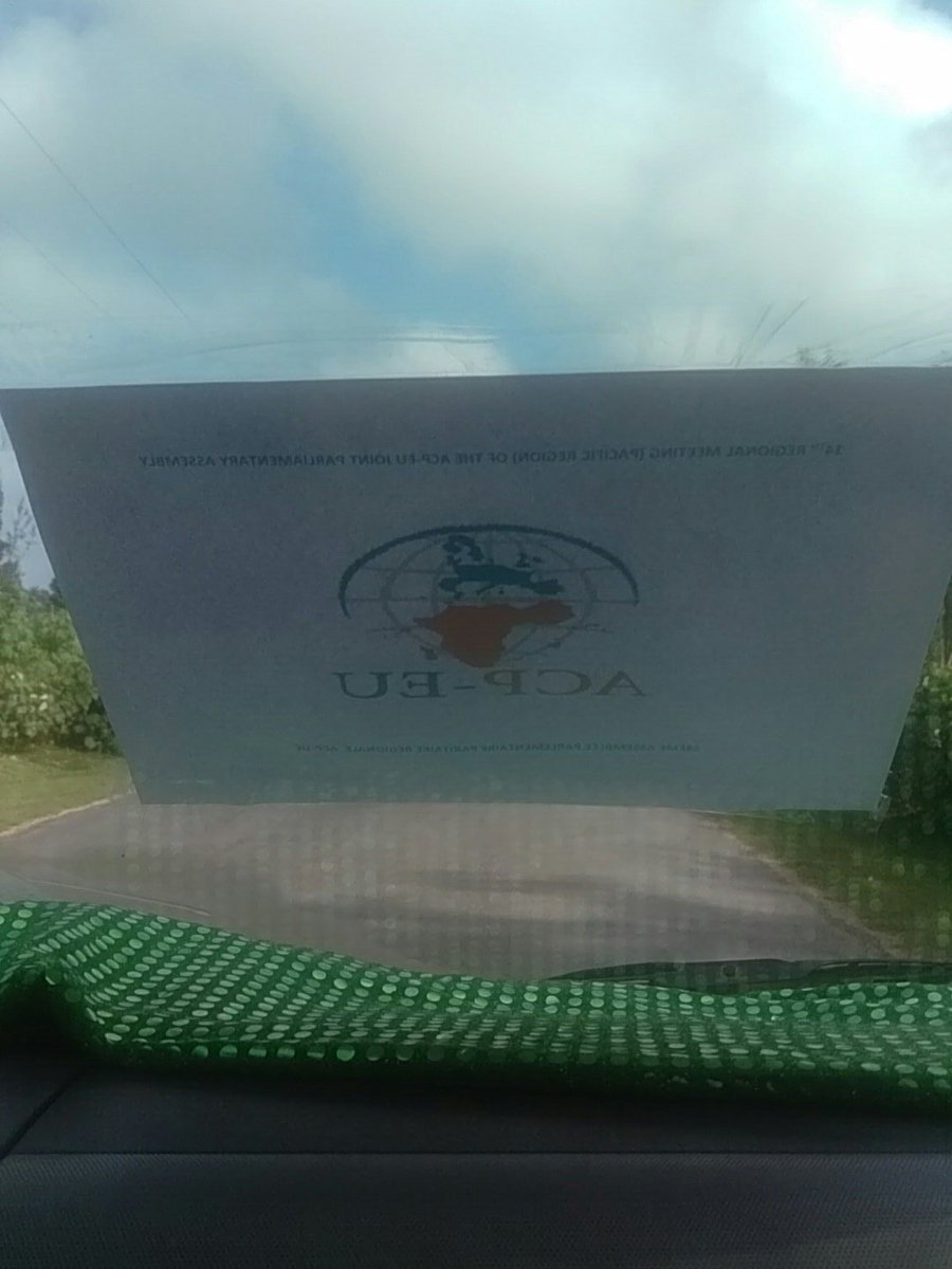 djpam789's tweet image. #ACP-EU #JP Assembly convoy heading of to the wind farm and world heritage site in Mangaliliu as part of their fieldtrip #vanuatu