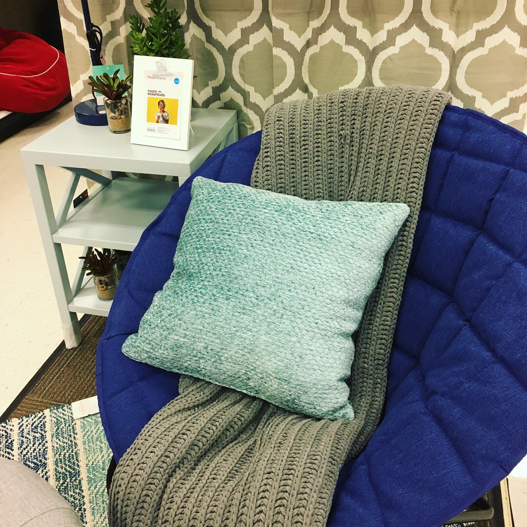 T2346vml's tweet photo. Dorm blues📘🖌📖 #T2346 #vmtl @OswaldDebbie @k_richadson @STYLEDBYVICTOR https://t.co/x6PlUoHmGg