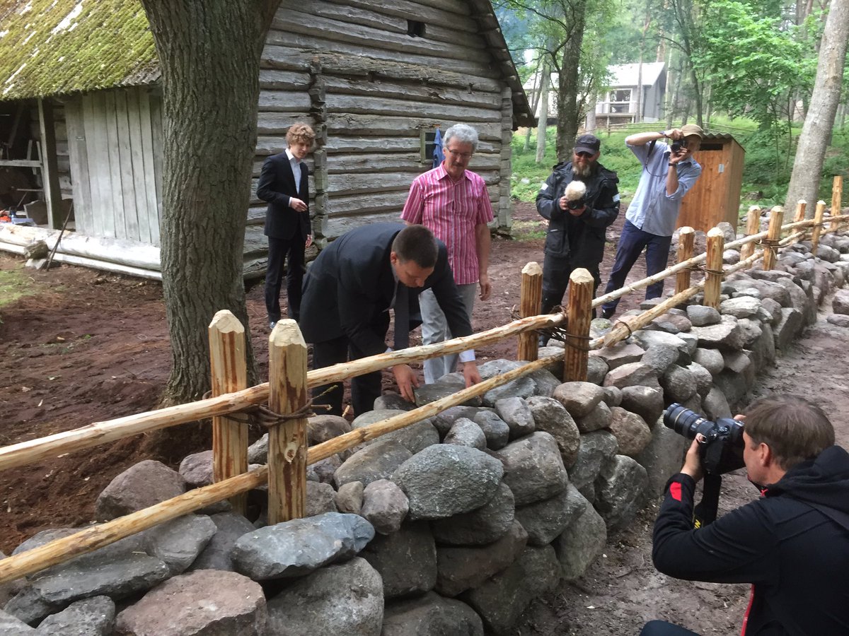 MikaelSjovall's tweet image. Premiärminister Jüri Ratas besökte vårt talko vid Korsgården på svenskön #Runö i #Estland i dag. #Aiboland