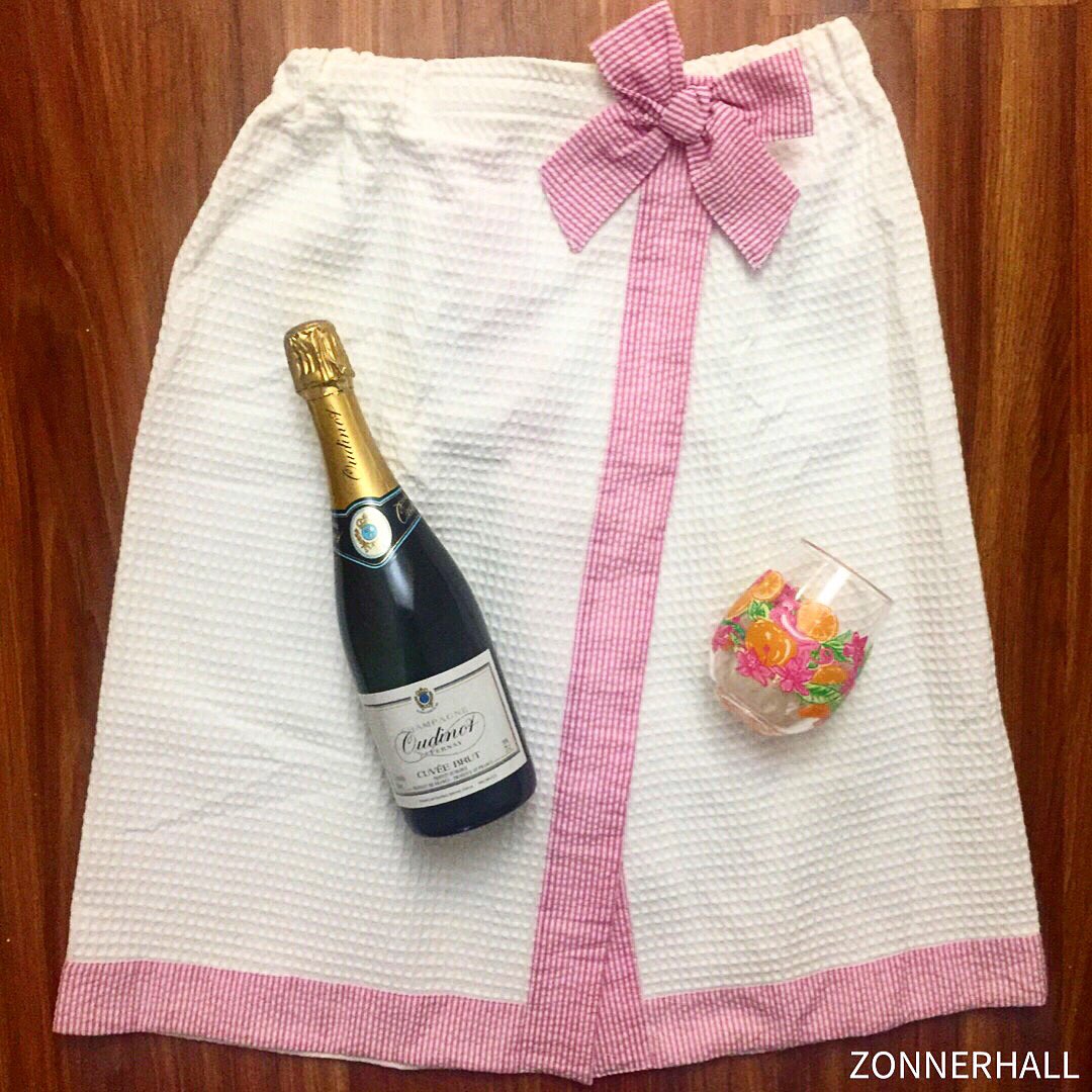 Zonnerhall's tweet photo. Go ahead, you deserve a nice, quiet, relaxing adult time out๐#bathtime #spa #relax #quiettime #towel #adulting #lilly #wineglass #zonnerhall https://t.co/H1VJogTGew