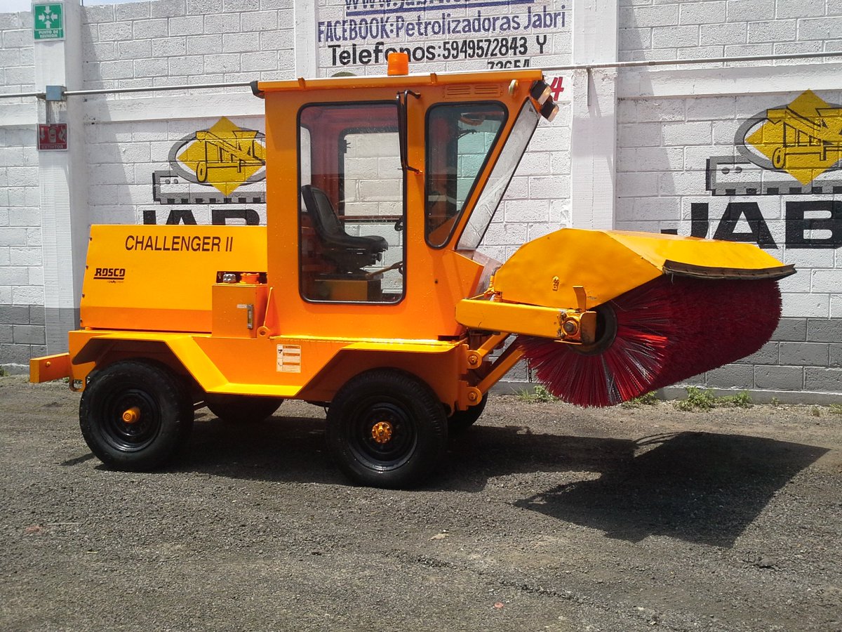 PJABRI's tweet photo. ROSCO CHALLENGER II MOTOR JOHN DEERE 4 CIL DIESEL AÑO 2004 HORAS 3476 CEPILLOS 3/4 CABINA CERRADA AIRE ACONDICIONADO PINTURA BUEN ESTADO https://t.co/I26XJdcDGM