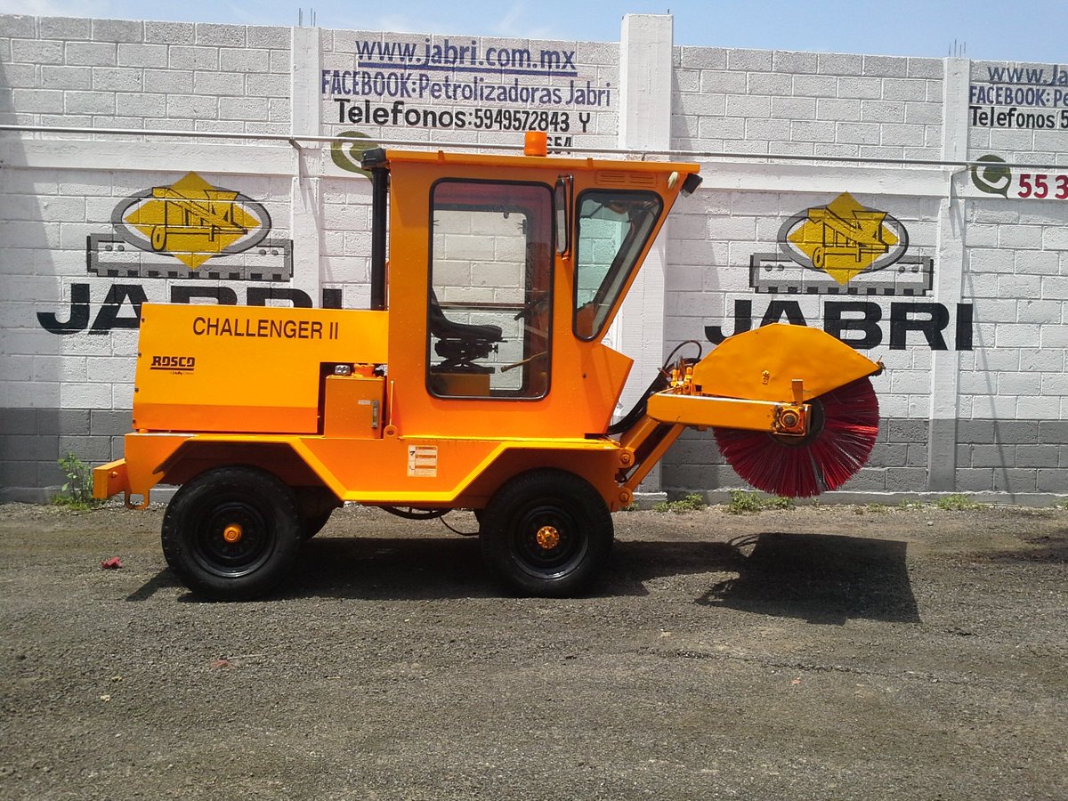 PJABRI's tweet photo. ROSCO CHALLENGER II MOTOR JOHN DEERE 4 CIL DIESEL AÑO 2004 HORAS 3476 CEPILLOS 3/4 CABINA CERRADA AIRE ACONDICIONADO PINTURA BUEN ESTADO https://t.co/I26XJdcDGM