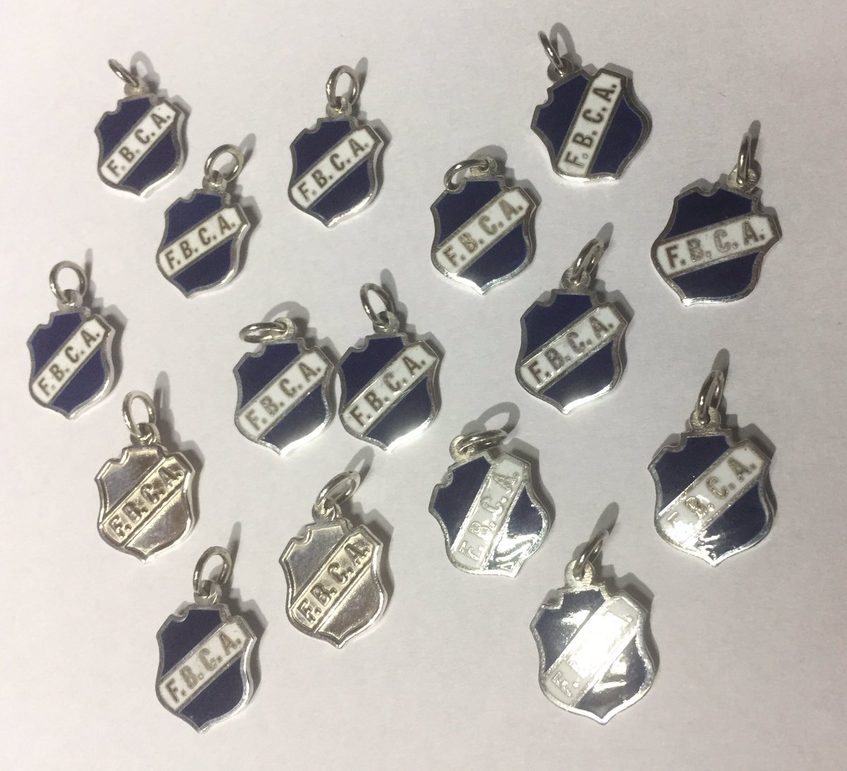 FBCAoficial's tweet photo. #DecanoStore ¡Llegaron más colgantes de plata! Llevá al Decano a todas partes con vos. https://t.co/UHa9bEf7Ku
