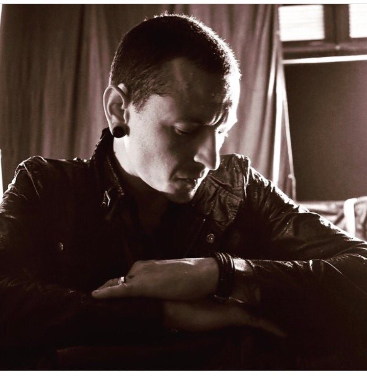 missmurder2986's tweet photo. Just ...thank you for every single lyric that you wrote 🎶 😭💔 #ChesterBennington #LinkinParkForever #NeverForget https://t.co/M5AfplJbgv