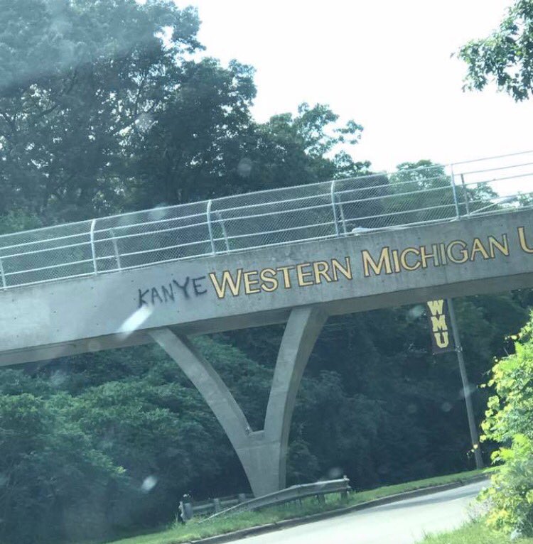 itsnotjulie's tweet photo. I love my town 🙌🏼 #Kalamazoo https://t.co/AQyWz1KnMY