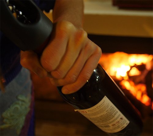 montanasdeolmue's tweet photo. ¿Un vinito a la luz del fuego? Ven a probar el restaurante #LasTranqueras en #Olmué. Nuestros alojados tienen 20% de descuento en la carta. https://t.co/HTYs4q22rM