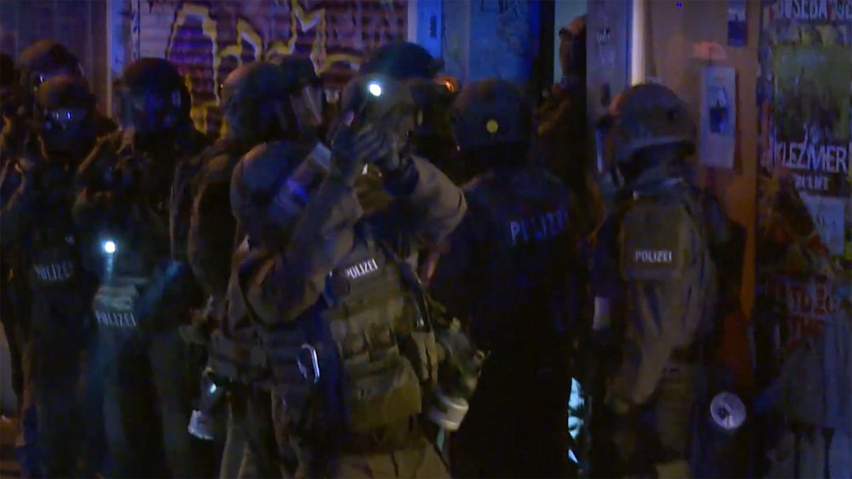 g20_doku's tweet image. Neues Ereignis: &quot;Kamera aus, sonst nehme ich sie dir weg!&quot; g20-doku.org/2017/07/07/kam… #g20 #pressefreiheit