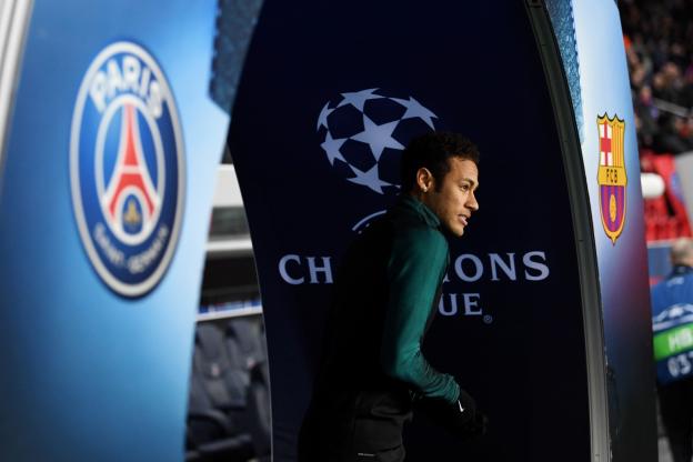 lequipe's tweet photo. Neymar «à 95% au PSG». D'après les médias catalans, le transfert est quasiment bouclé https://t.co/mshozAi4UW https://t.co/CzQOriTulb