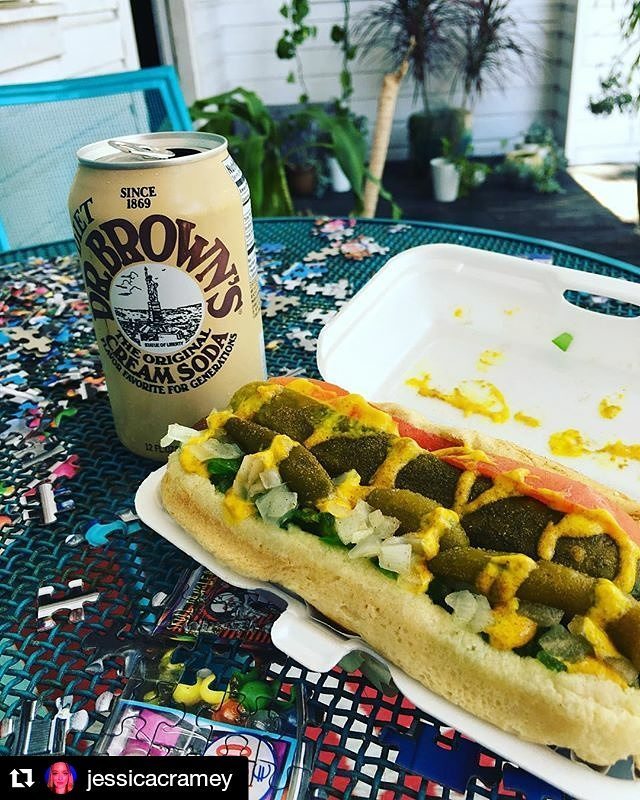 charlestondeli's tweet image. Jessica "gets" it. So can you! #OPENUNTILNINE #ORDERONLINE 
#Repost @jessicacramey
・・・
Goodbye America lunch. Not … ift.tt/2ueZ8MP