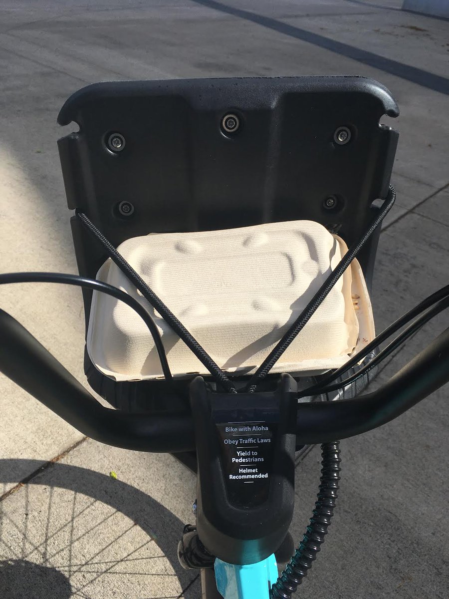 GoBikiHI's tweet photo. The #biki basket is good for more than beach bags. #BiketoLunch during our August #BikiBites promo &amp; redeem deals!  https://t.co/YdoAoex505 https://t.co/nttBppzD52