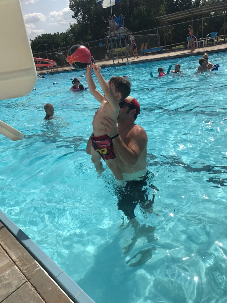 apauly2's tweet photo. #poolrat https://t.co/IF1xmBMTqX