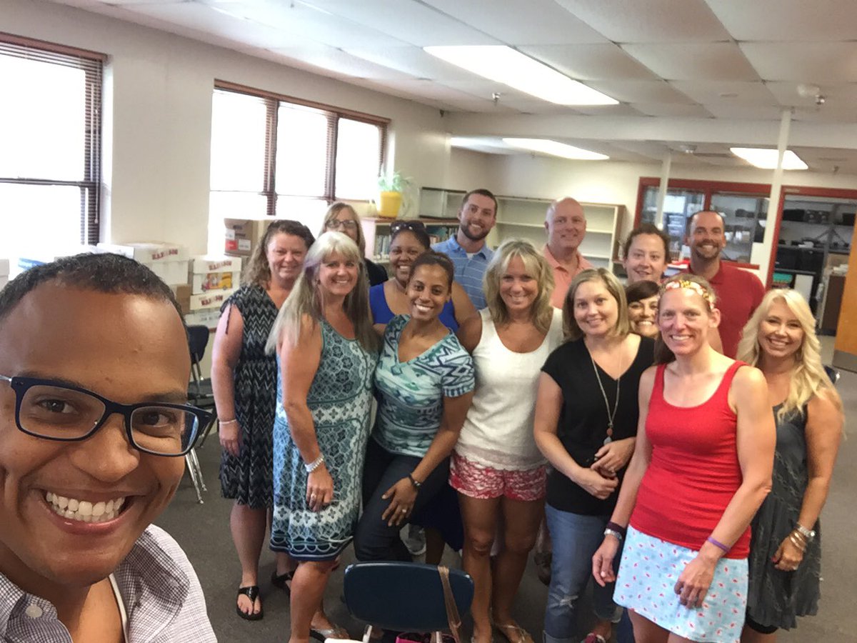 StrawberryKnoll's tweet photo. SKES leadership team just completed 3 days of collaborative planning. Excited for the 17-18 school year! #leading4learning @SKESprincipal https://t.co/lh0c9QeqrN