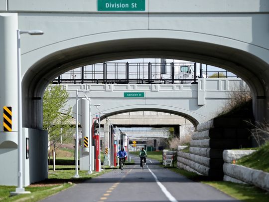 If you walk, bike, ride or drive in the #Detroit area, you should take this survey - on.freep.com/2gOcxIA via <a href="/freep/">Detroit Free Press</a> | <a href="/SEMCOG/">SEMCOG</a>