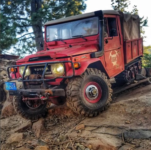 Axialrc's tweet photo. Check out the blog-build on this #LandCruiser on #HalfTracks that debuted @ #AXIALFEST20127 from #ScaleBuildersGuild https://t.co/SdRHewYvQA https://t.co/gDjwKGwX5u