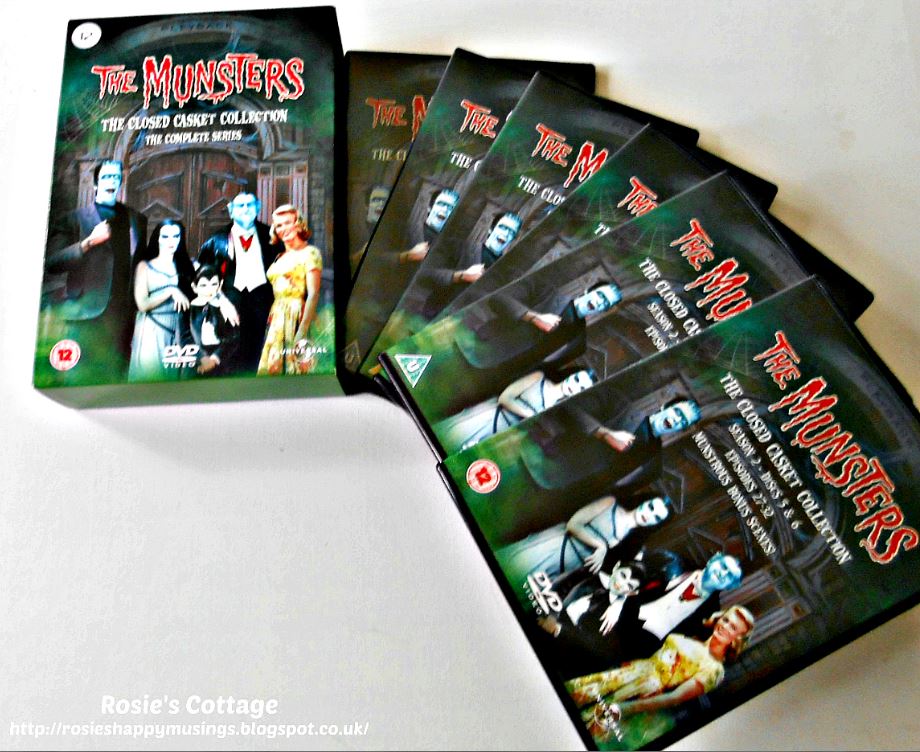 Roselady64's tweet photo. Rosie's Cottage: Sofa Days & TV Box Set Faves... https://t.co/GlTWy0VEmf #Spoonies DVD suggestions for #SofaDays ππΊππβ€οΈπΉ https://t.co/oTk4woVdwN
