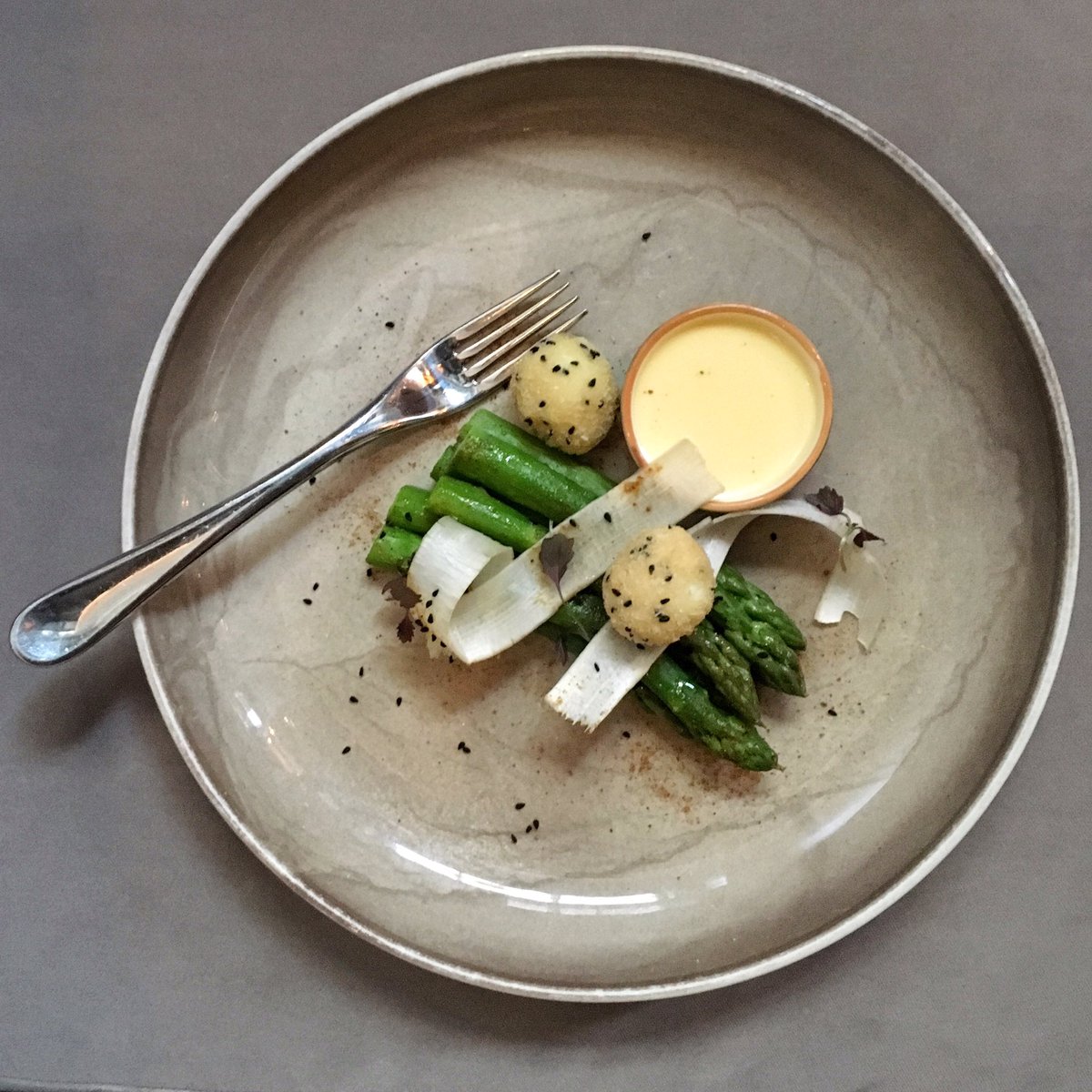 Lovely dinner tonight <a href="/GBR_LONDON/">GBR London</a> with <a href="/charliesjones/">Charlotte Jones</a> - this asparagus with quails eggs was a great start!