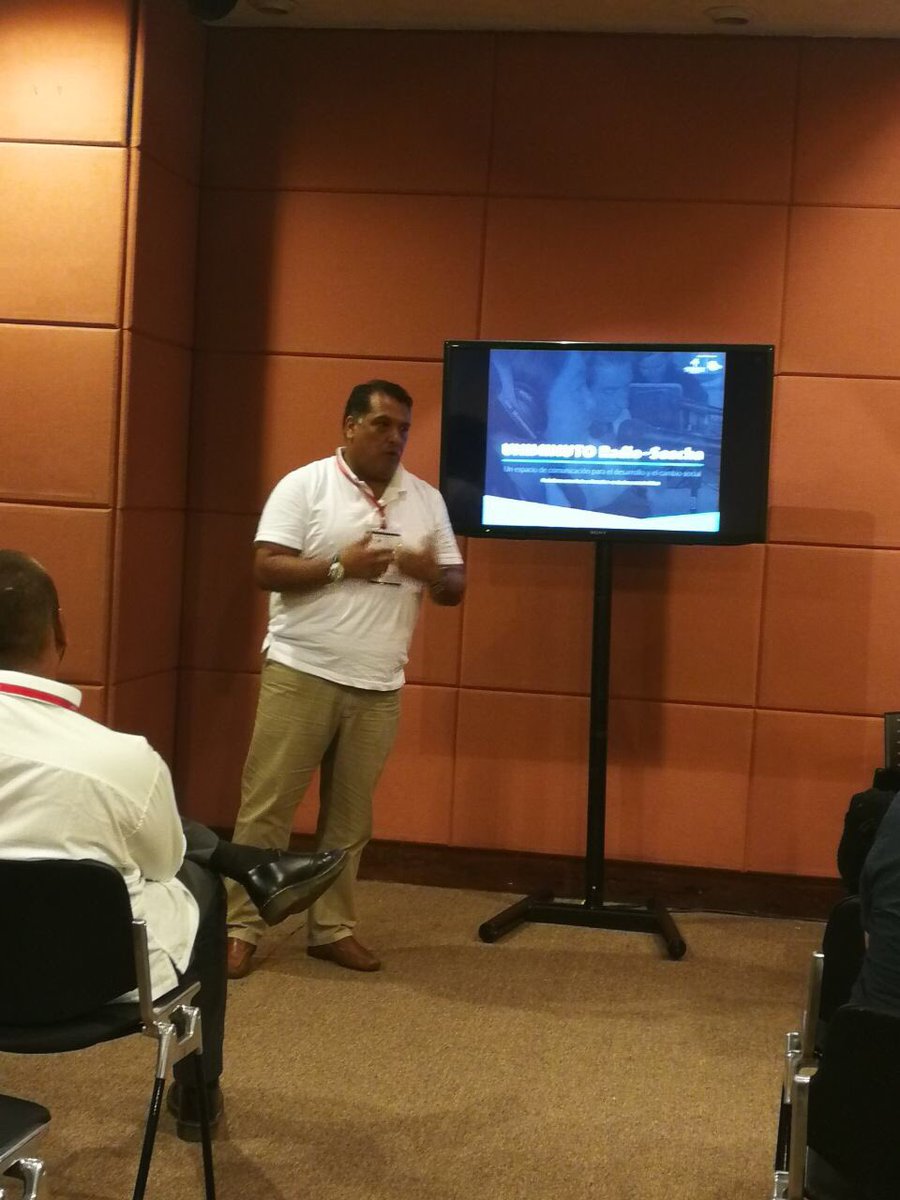 CEReporteros's tweet photo. Presentado Uniminuto Radio - Soacha. En el IAMCR 2017. https://t.co/sWErcf5kRZ