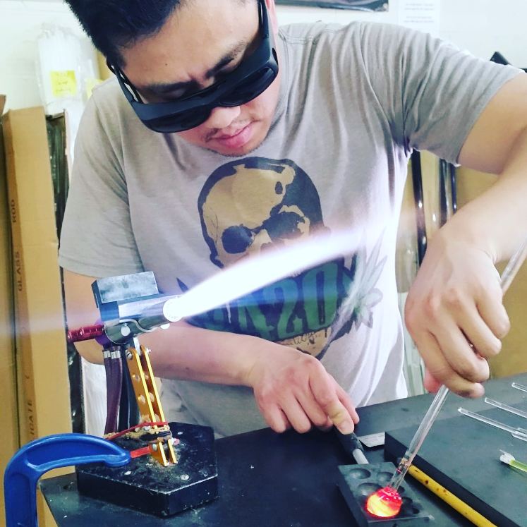 orangeglowglass's tweet photo. Marble making lesson today at @orangeglowglass
#marblemakingclasses #marblemakinglesson #flameworkinglesson #lesson #orangeglowglassco https://t.co/TUhph7Ycqt