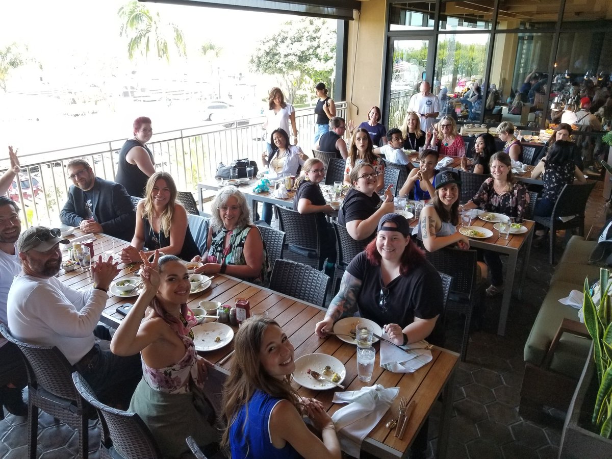🍓Kat Barrell🍓 on Twitter "WynonnaEarp fan lunch at SDCC2017 