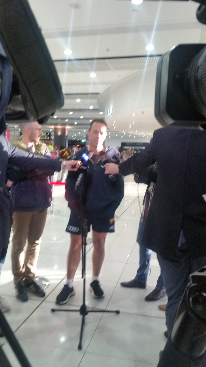 damian18's tweet photo. Hearing from Clarko ahead of #FreoHawks https://t.co/GHGTHE3Cl2