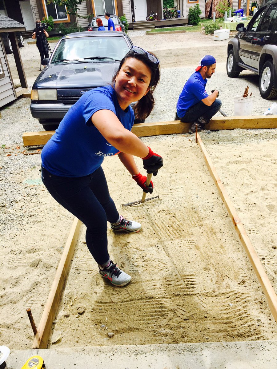 FP team doing some manual labour on the Sunshine Coast for @Habitatsc1 #thankgodfordeskjobs #backpain