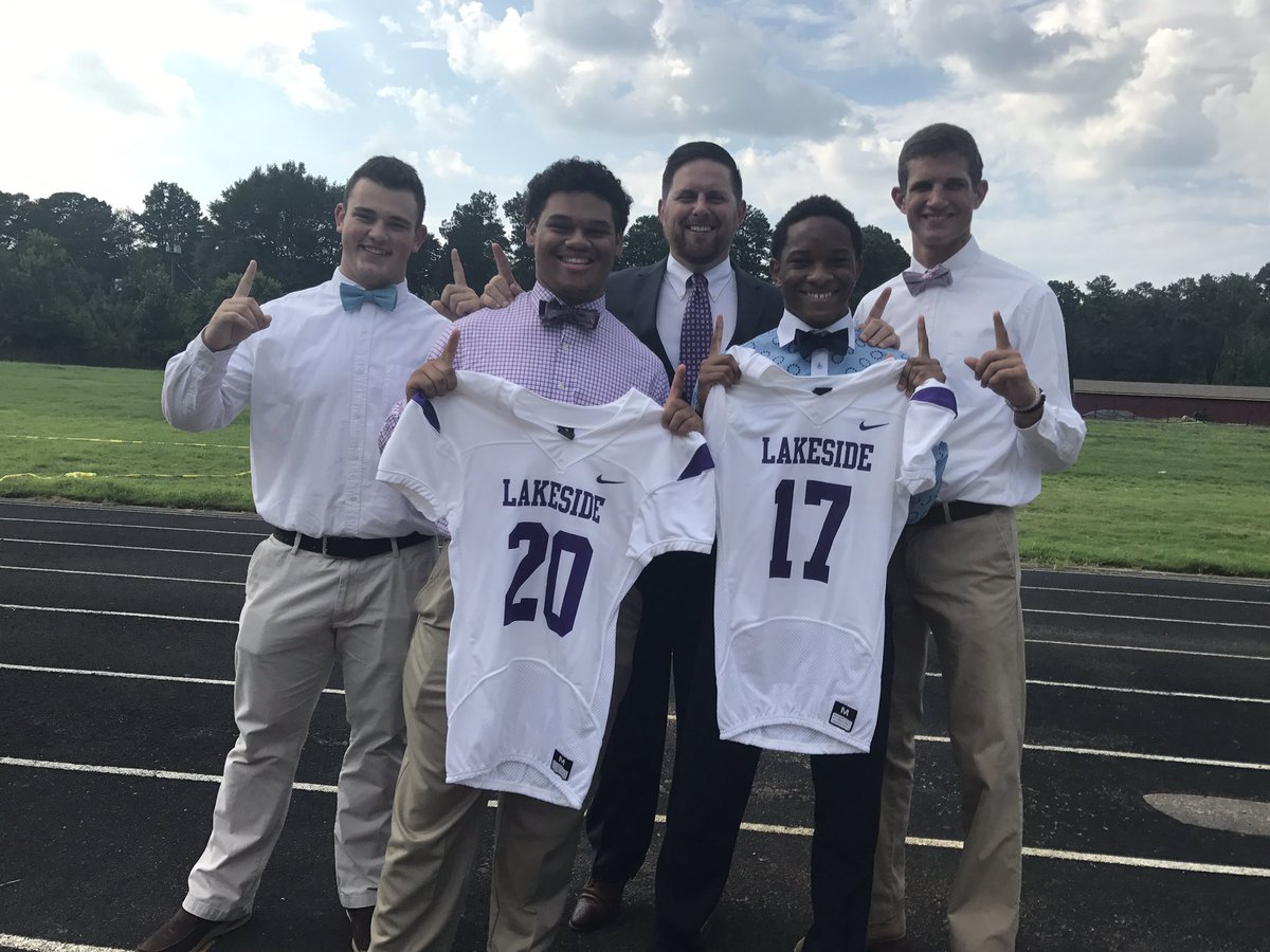 11AliveSports's tweet photo. We can feel HS football just around the corner &amp; so can the @LakesideVikings as they get ready to kick off a new season #Team11 #WeReady https://t.co/Oq58gDow2E