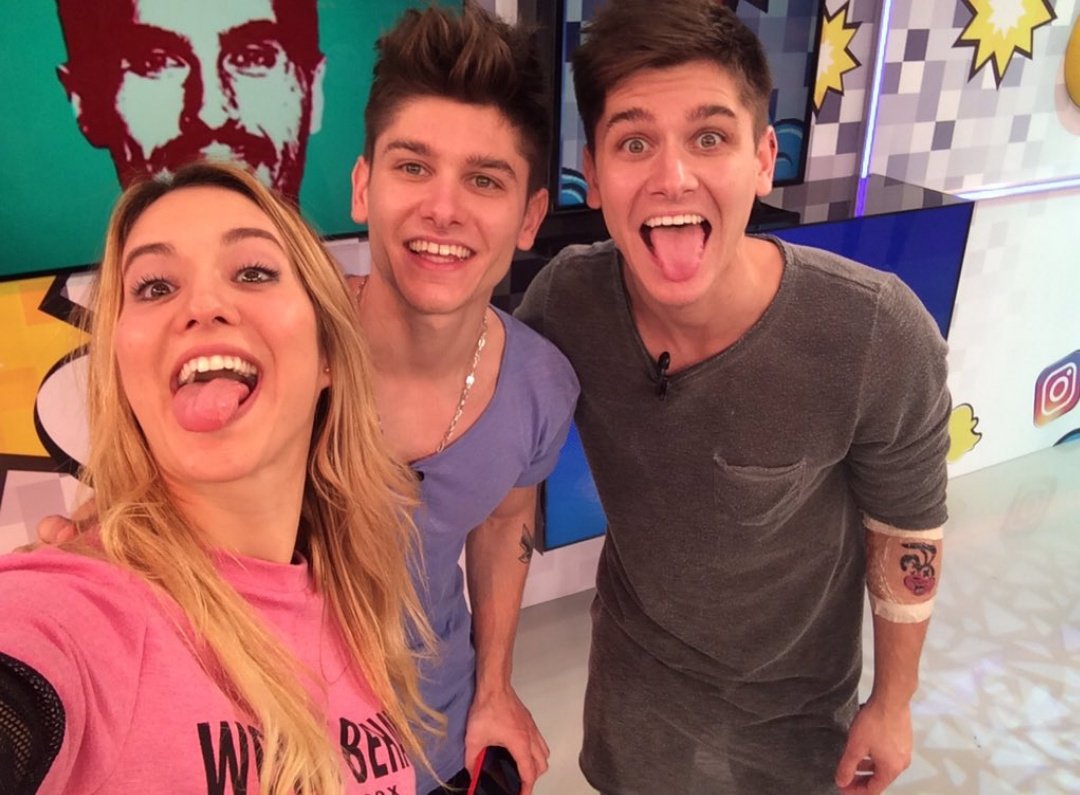 LoaVignista's tweet photo. Cuatros GRANDES PERSONAS, se merecen todo lo mejor del mundo!
@flor_vigna @nachonayar @ramironayar @Paulitadobom 
FELICES LOS 4 NAYARIGNAEDO https://t.co/E5O6hOPwYe