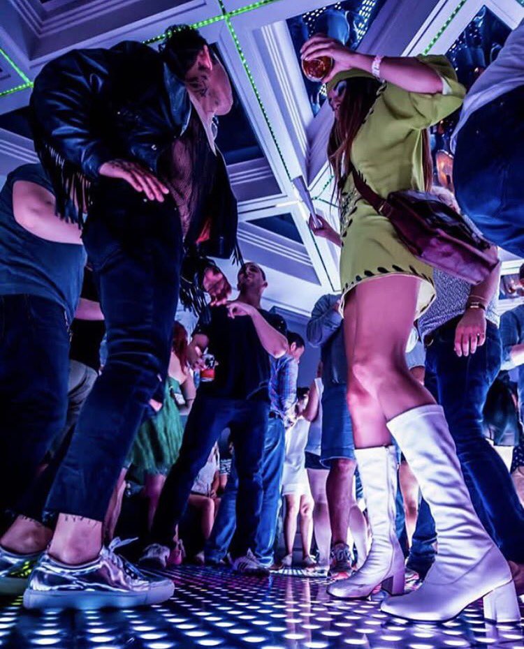 thediscochicago's tweet photo. When the sun sets, Disco comes alive... Light up your life at #TBTdisco with @avisic tonight.

📸: @stoptimelive #discochicago https://t.co/XuMQPuN187
