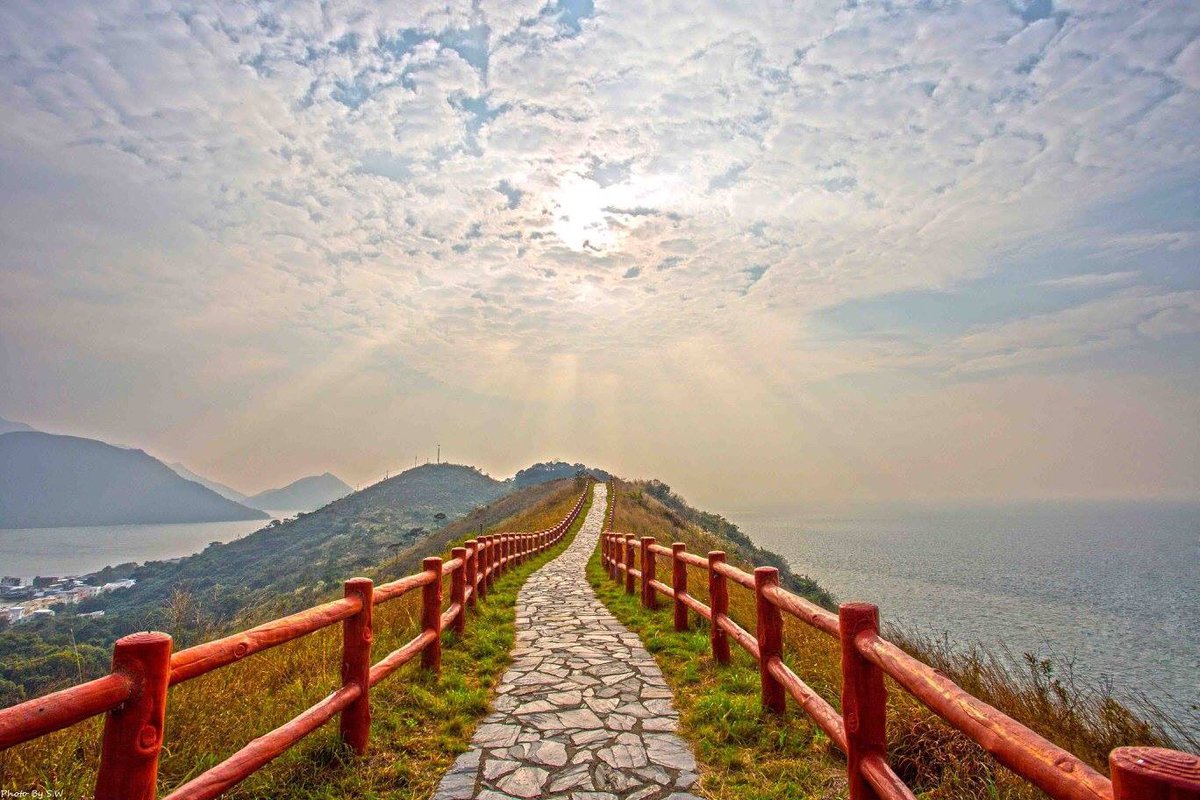 Squarewong على تويتر 香港大澳虎山 Hongkong Hk 香港 大澳 虎山 写真 Photo Scenery Scape 攝影 雲隙光 山 雲 風景攝影 香港景色 香港風景
