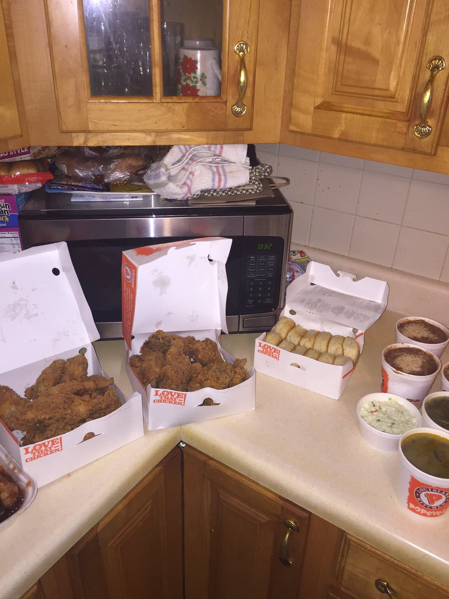Muh_leek1's tweet photo. I told my grandma I was hungry and  20 minutes later........... https://t.co/DvP0X9Kz89