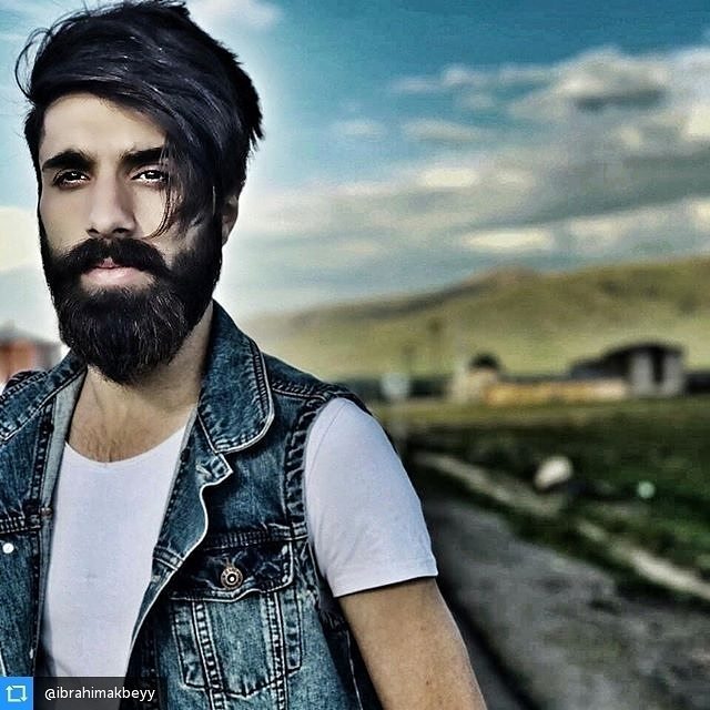 Florian_Vienna's tweet photo. @BristlrApp @ibrahimakbeyy #RT A glorious beard!Tag to be featured.
#beard #beards #bearded #beardedman #beardedmen #beardedgentleman #beardlif
https://t.co/PVrMHLv23g