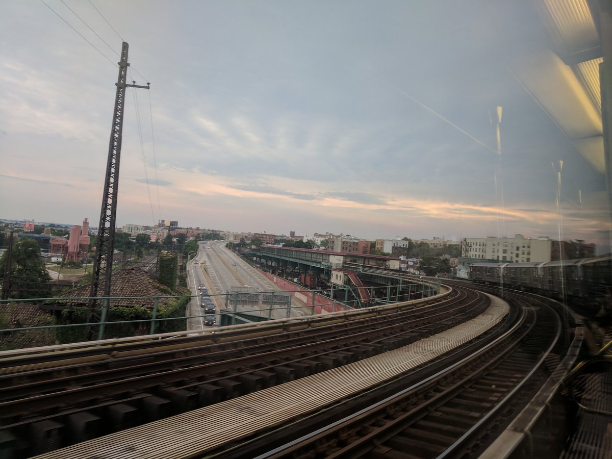 NSnowflakes's tweet photo. #thatcurve #bronx https://t.co/MDlvG5euCy