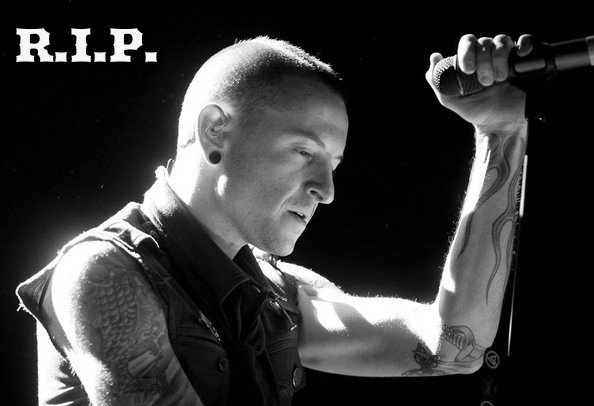 GoodDayinMay's tweet photo. #LinkinPark อ่านเม้นนี้ในโพสของอีเจี๊ยบแล้วสะเทือนใจเรื่องแบบยี้ต้องเกิดขึ้นอีกกี่ครั้ง #RIPChesterBennington https://t.co/OKHiPoB8TB