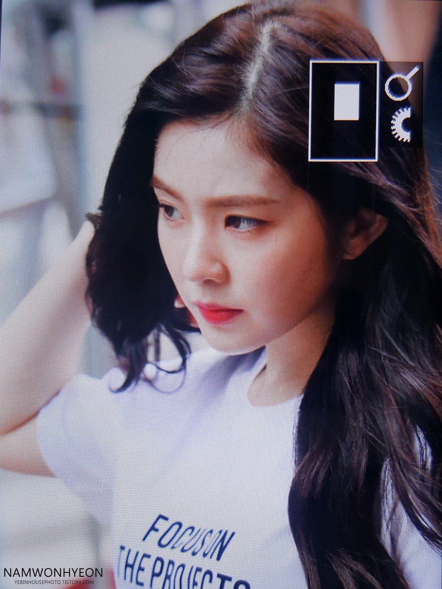 nwh_official's tweet photo. 170721 #레드벨벳 #RedVelvet #아이린 #IRENE 뮤직뱅크 출근 프리뷰 https://t.co/AdTaBhwPDo