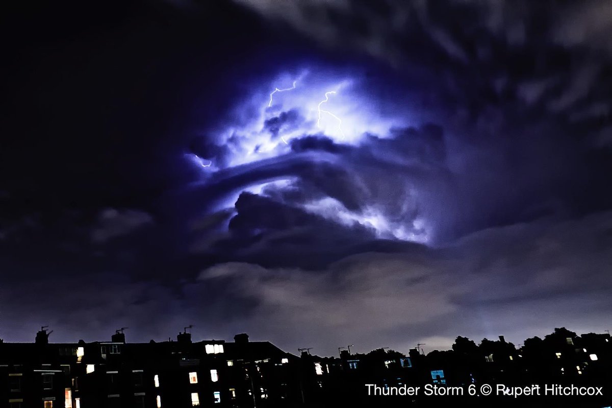 RupertHitchcox's tweet photo. Thunder and lightning the other night. #WhoYaGoingToCall #Thunder #lightning london #ThunderStorm #queenspark #ArtisticNetwork https://t.co/vuVsTlYkTC