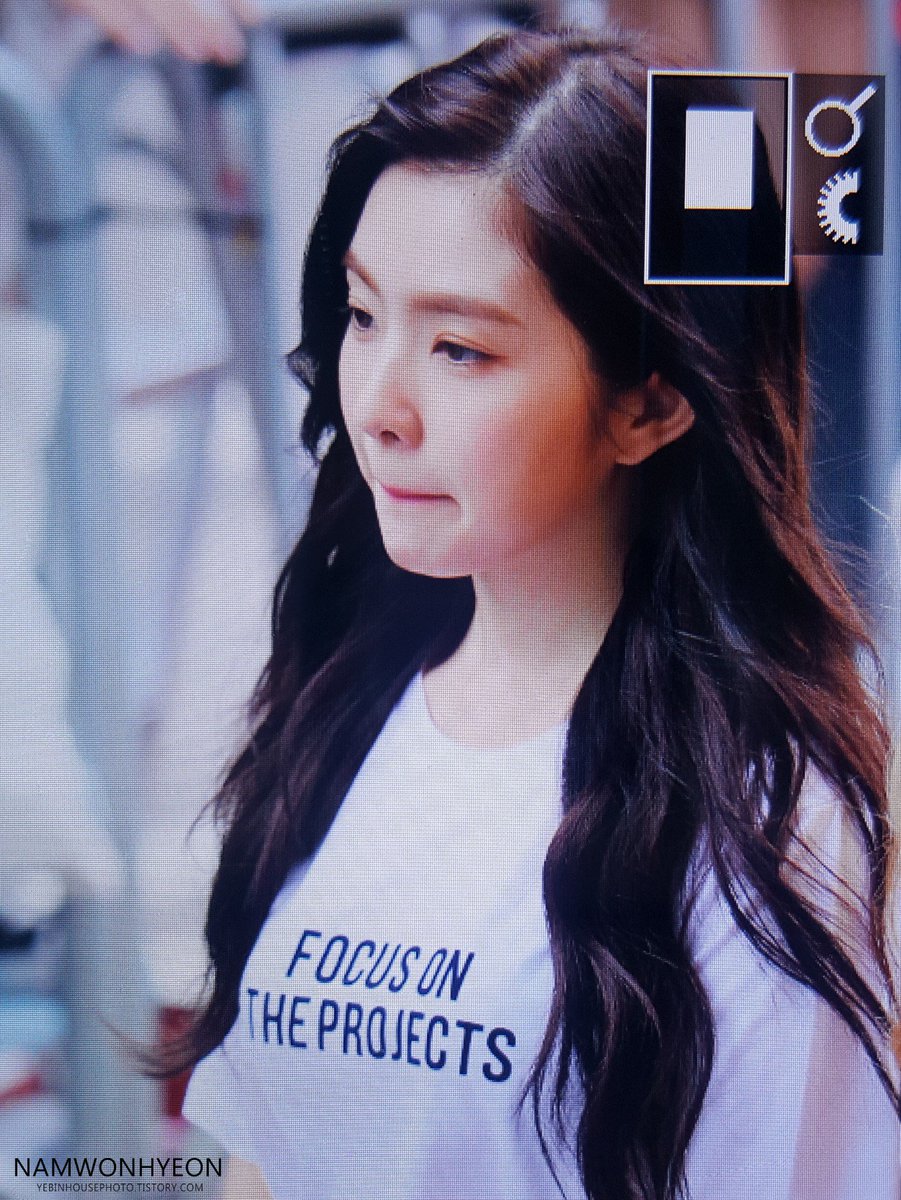 nwh_official's tweet photo. 170721 #레드벨벳 #RedVelvet #아이린 #IRENE 뮤직뱅크 출근 프리뷰 https://t.co/AdTaBhwPDo