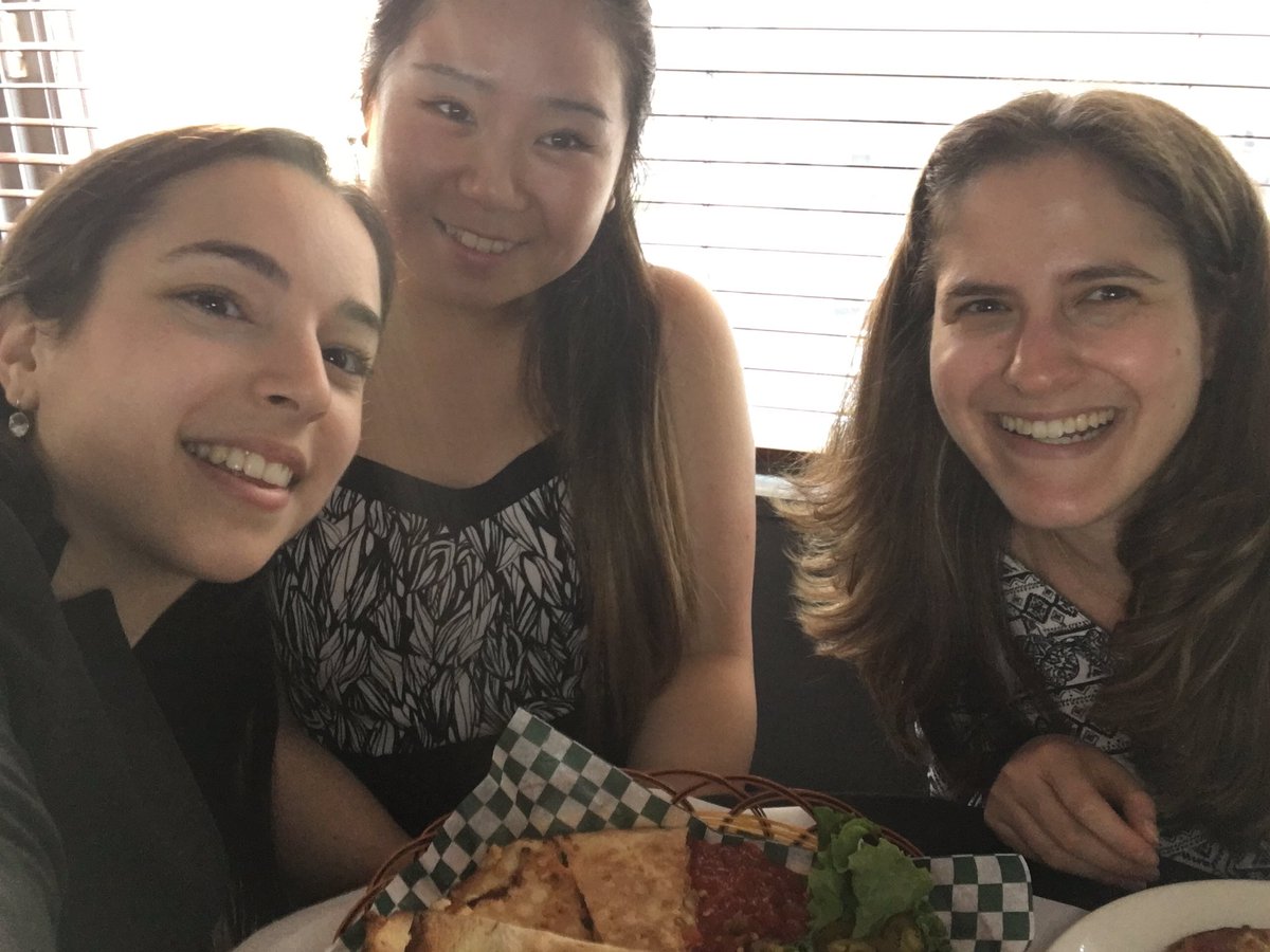 TravelinKelly's tweet photo. @BMOonCampus celebratory eats after completing the BSIP scavenger hunt! #BSIP2017 #proudtoworkatbmo https://t.co/xxqJprpEXq