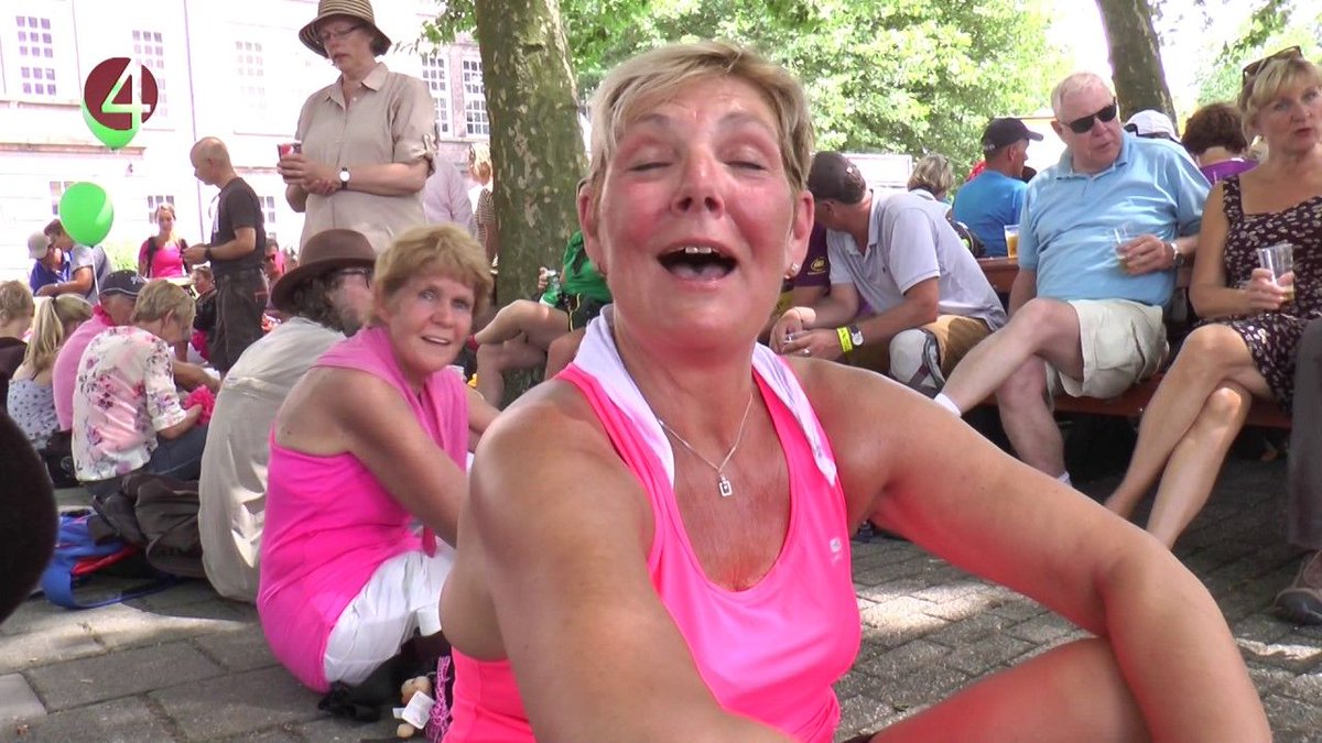 4DRTV's tweet photo. [VIDEO] Wat een sfeer op de Wedren na de 2e dag van de vierdaagse https://t.co/b4CwrksJaj #nijmegen #vierdaagse #Vierdaagsefeesten https://t.co/WORo0J70Os