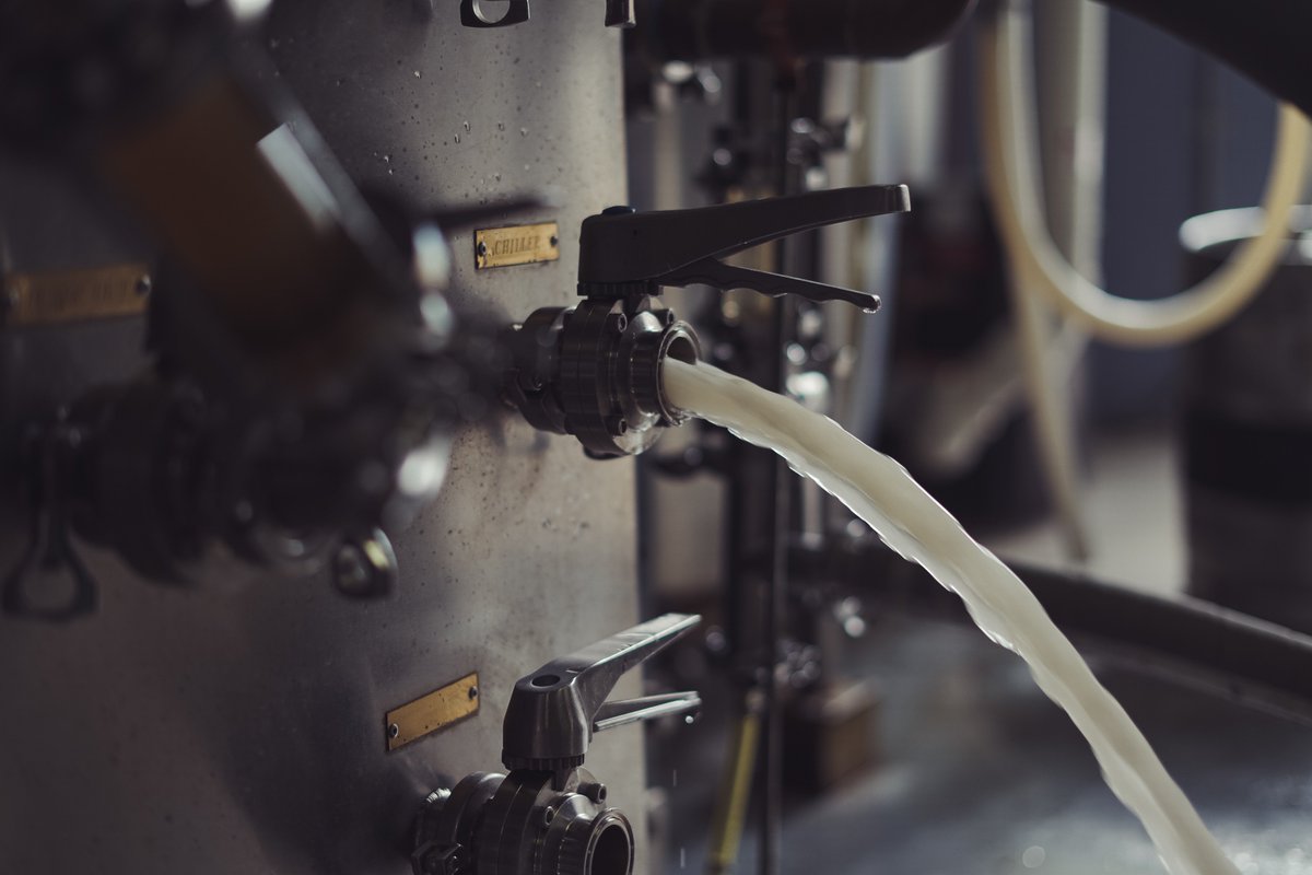 SuzorIT's tweet photo. We're so excited share some of the photographs we took for Honest Weight Brewery in Orange, MA! #localbusiness #HonestWeight #brewery https://t.co/et3CzBCXP1