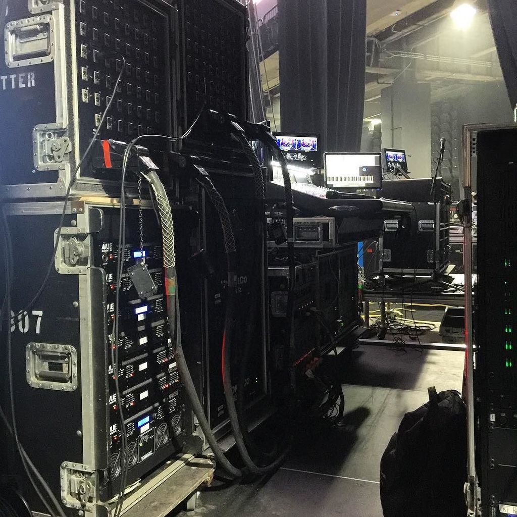 AboutKenBerger's tweet photo. Monitor world #kendricklamar #hm212 #hs221 #al12 #VUEDrive @jedimixer https://t.co/IIFyYuozqJ https://t.co/n9HKLL7goC