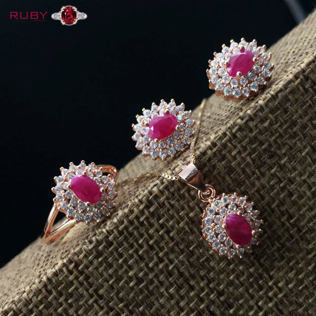 rubygemstones1's tweet image. Surprise your partner by gifting her pendent set
@ bit.ly/1VMtSOl
#originalrubystone #rubypreciousstone #rubyring #rubyprice #ruby