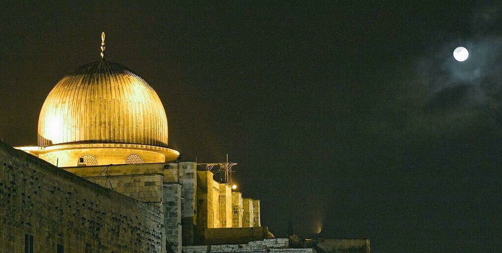 MaherZain's tweet photo. Masjid Alqsa is under attack, and our brothers &amp; sisters in Jerusalem are standing up to protect it. #iloveAlaqsa. https://t.co/K7WiIFIavZ