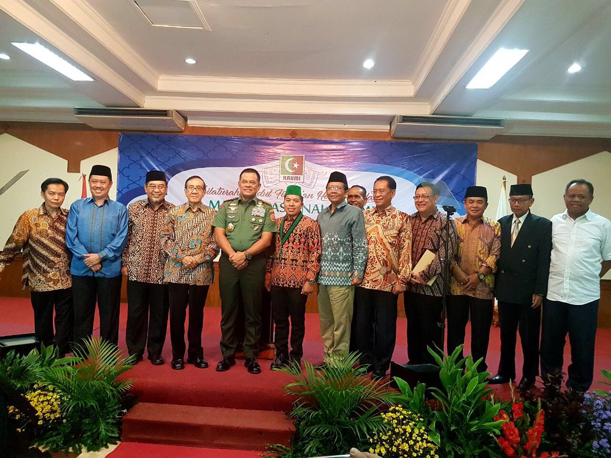 Ketua KY <a href="/AidulFa/">Aidul Fitriciada A</a> menghadiri Silaturahmi &amp; Halalbihalal Majelis Nasional KAHMI, Jakarta, Kamis, 20 Juli 2017.