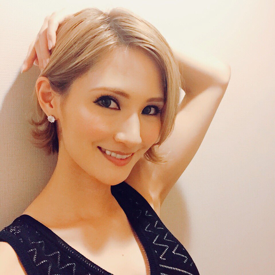 katie_kmk's tweet photo. Good morning 😊🌻
今日も1日頑張りましょう💖
#newearring #ootd #up
#morning https://t.co/UezSbe4SUt